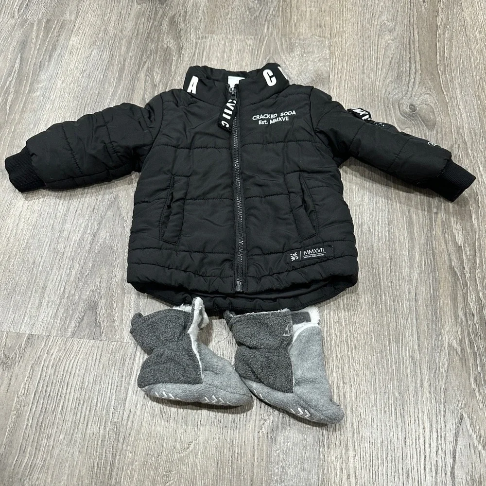 Cracked Soda Kids Black Puffer Jacket and Grey Fleece‎ Booties Set 6-12M MMXVII